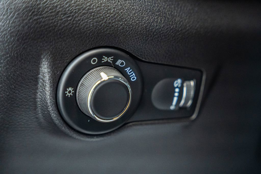Used 2024 Jeep Compass Sport AWD/4WD image 37
