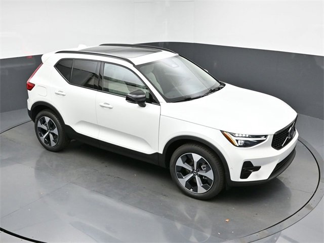New 2026 Volvo XC40 B5 Plus w/ Protection Package Premier image 44