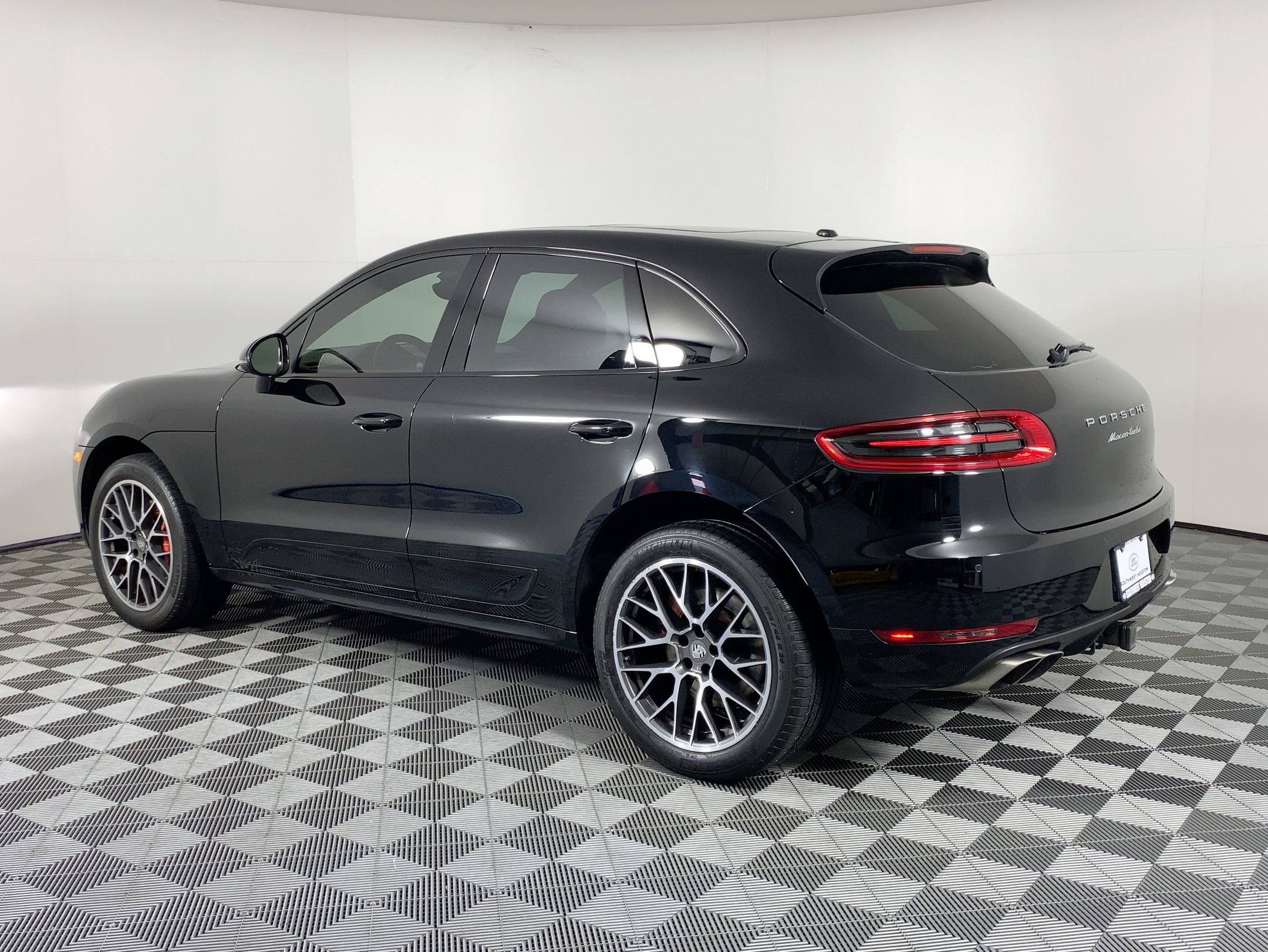 Used 2018 Porsche Macan Turbo w/ Premium Package Plus image 3