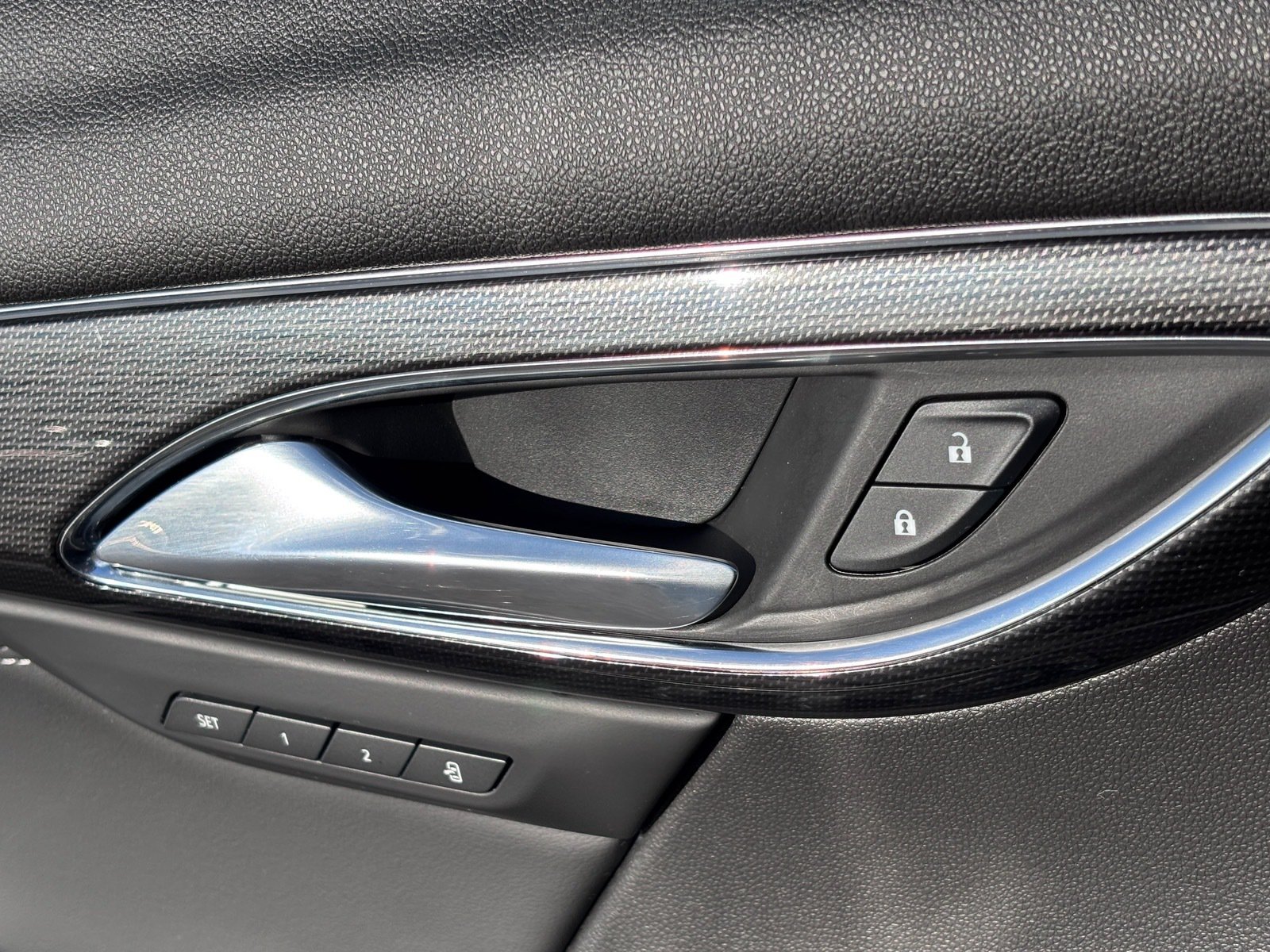 Used 2021 Buick Envision Essence w/ Technology Package I AWD/4WD image 17