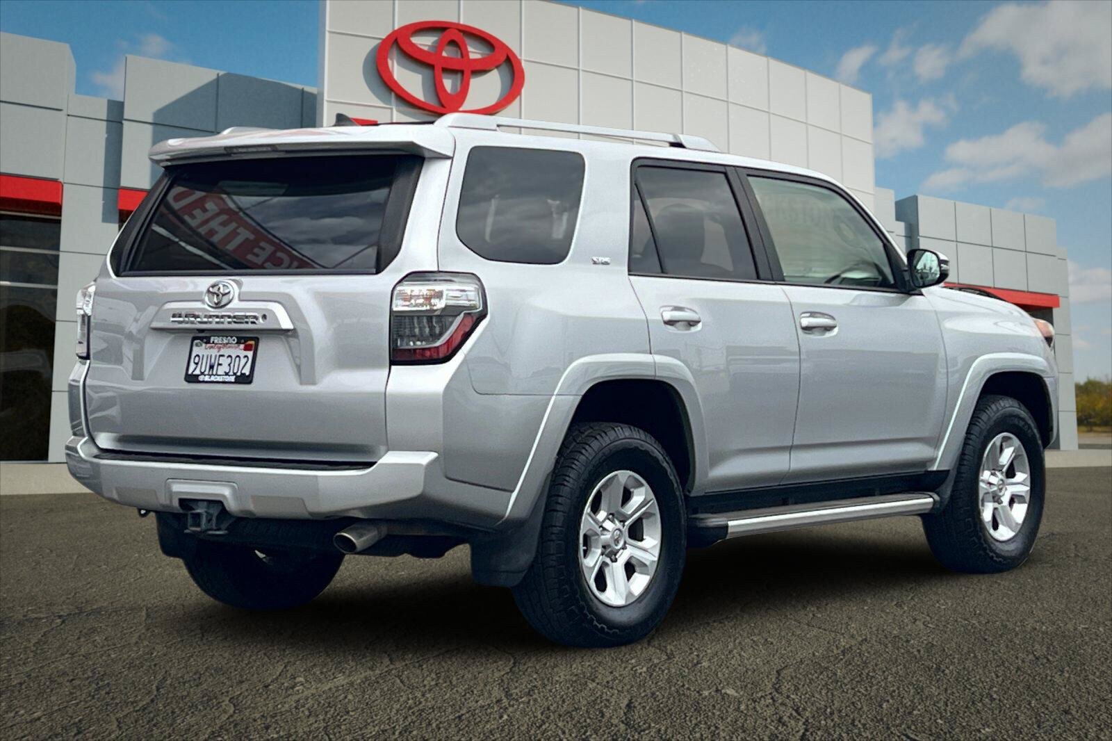 Certified 2018 Toyota 4Runner SR5 Premium AWD/4WD image 3