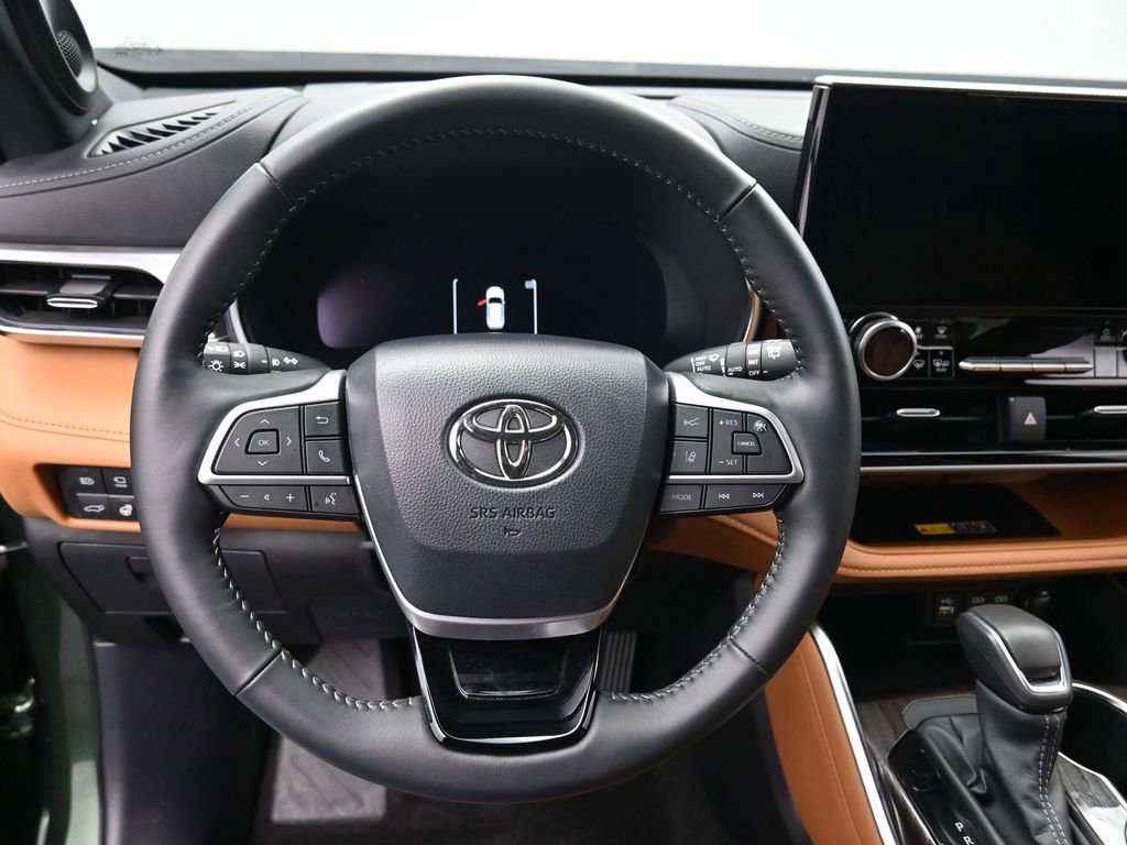 Certified 2025 Toyota Highlander Platinum image 19