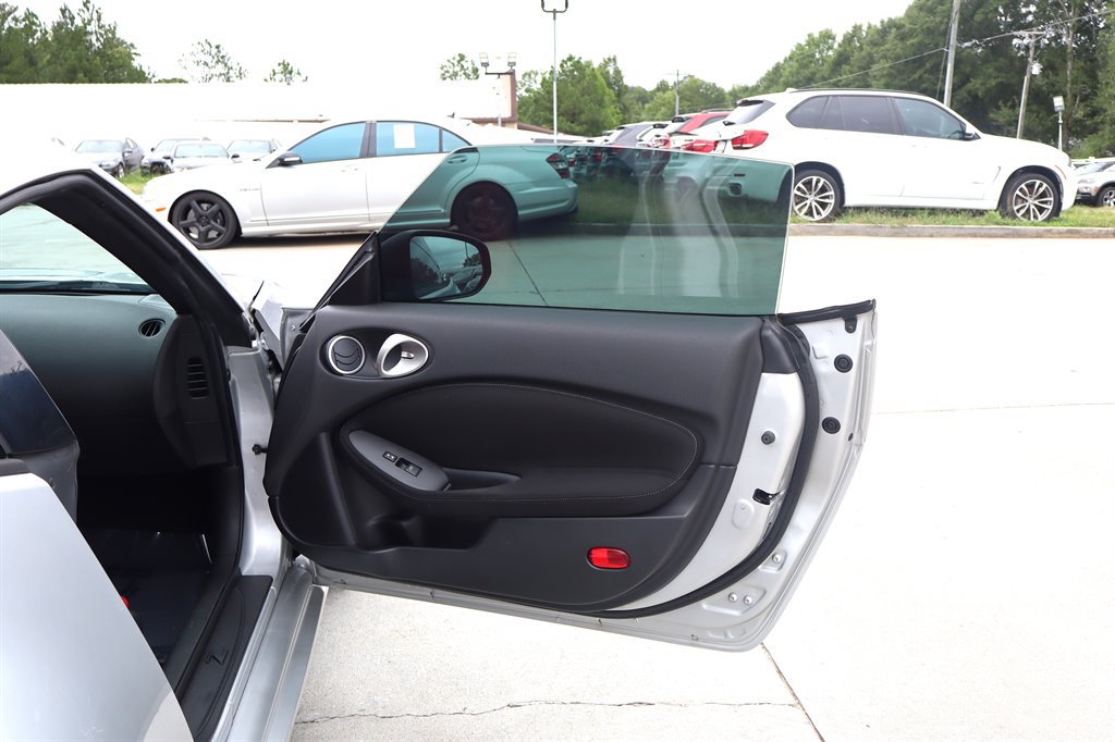 Used 2012 Nissan 370Z Coupe RWD image 28