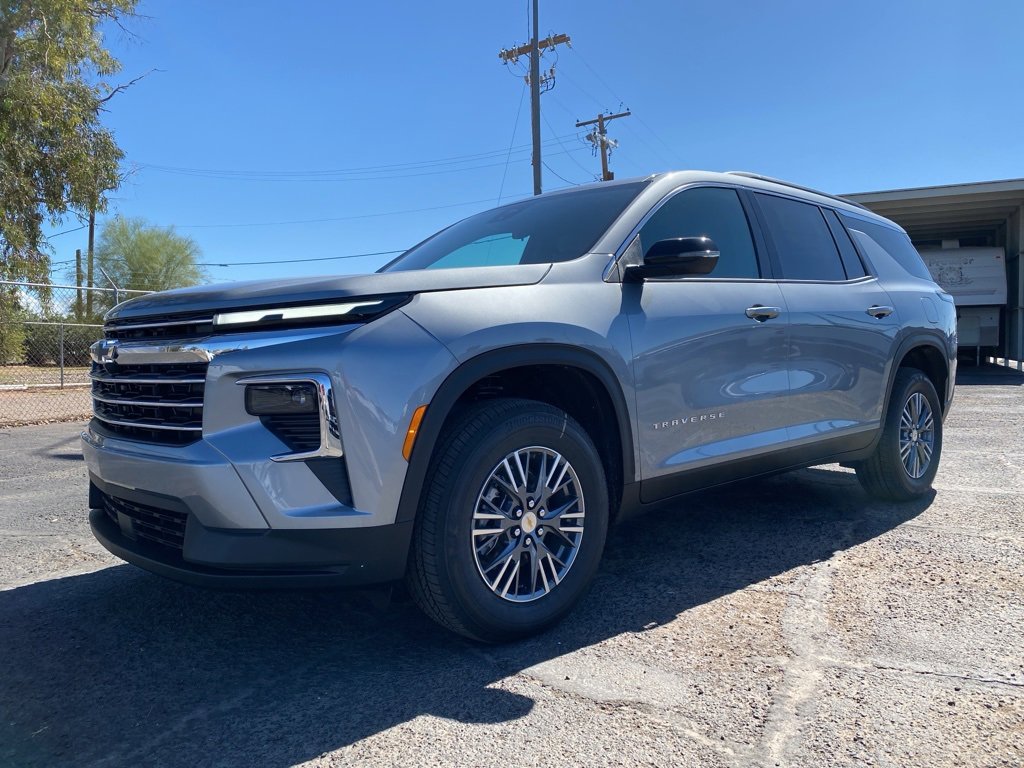 New 2026 Chevrolet Traverse LT image 2