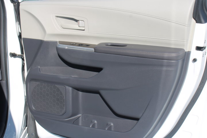 Certified 2024 Toyota Sienna LE FWD image 18