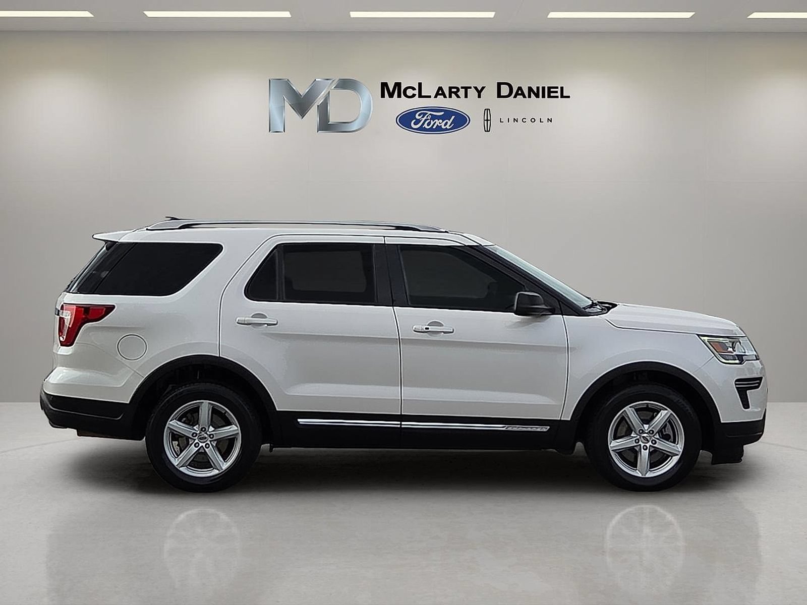 Used 2018 Ford Explorer XLT FWD image 6