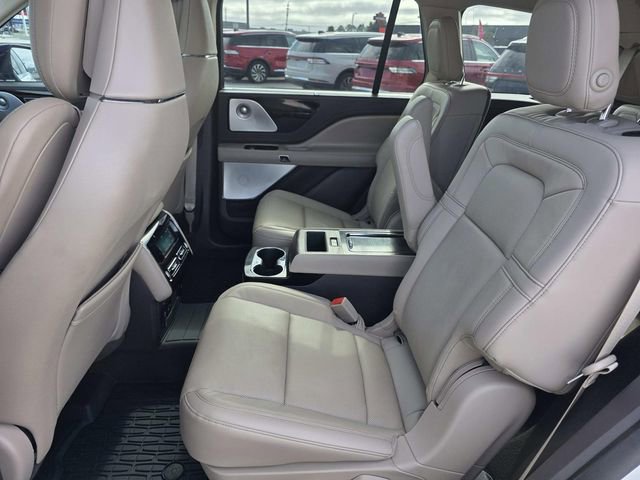 Used 2020 Lincoln Aviator Reserve w/ Equipment Group 202A image 7