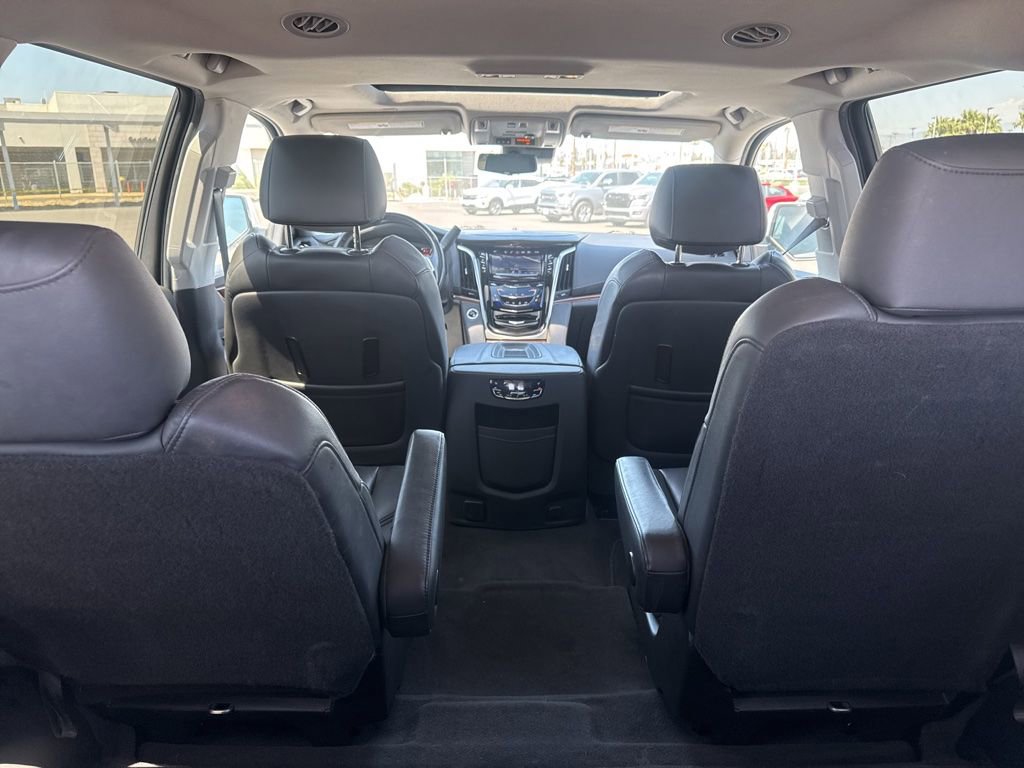 Used 2020 Cadillac Escalade Luxury RWD image 16