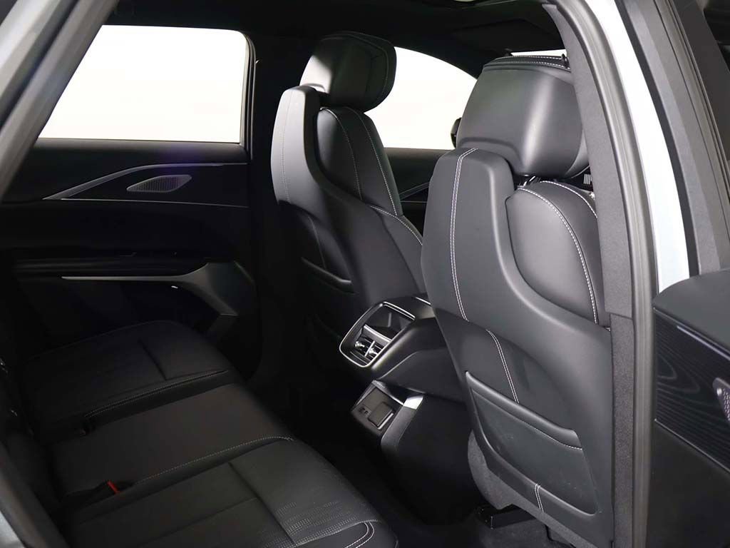 Used 2025 Cadillac Lyriq Sport AWD/4WD image 34