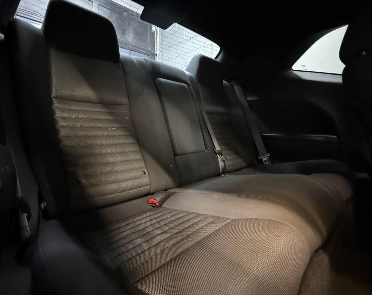 Used 2013 Dodge Challenger SXT image 6