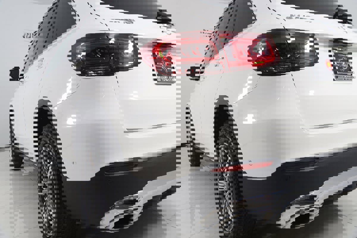 Used 2022 Mercedes-Benz GLC 300 4MATIC w/ Driver Assistance Package image 26