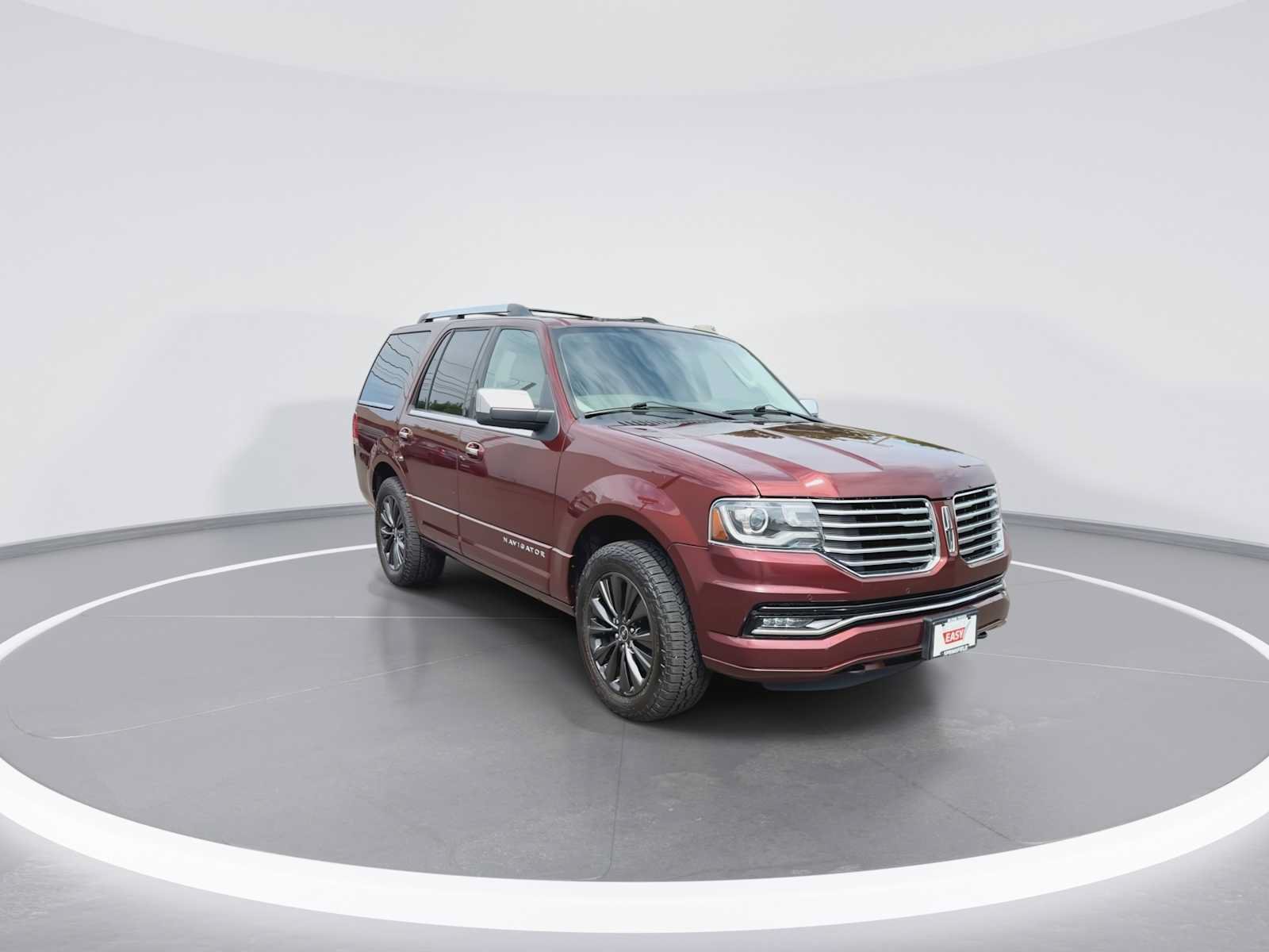 Used 2015 Lincoln Navigator 4WD image 2