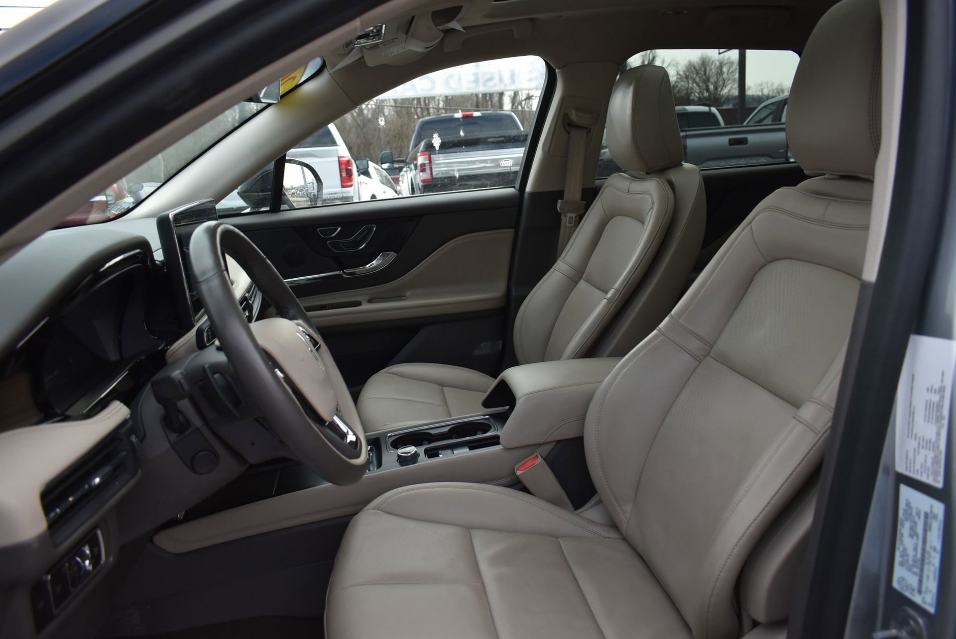 Used 2023 Lincoln Corsair Reserve w/ Equipment Group 201A image 14