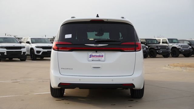 New 2026 Chrysler Pacifica Pinnacle FWD image 8