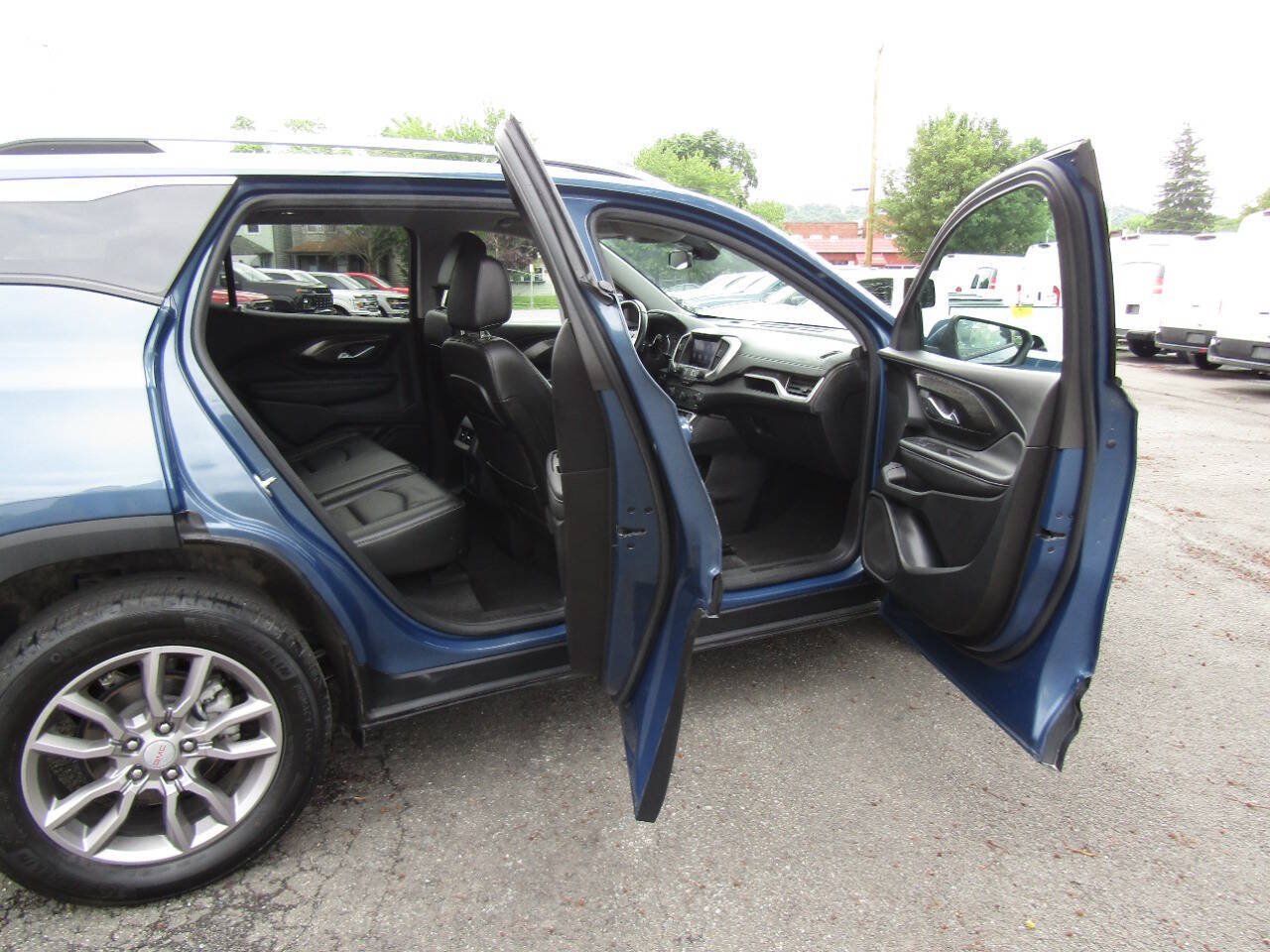 Used 2024 GMC Terrain SLT AWD/4WD image 30