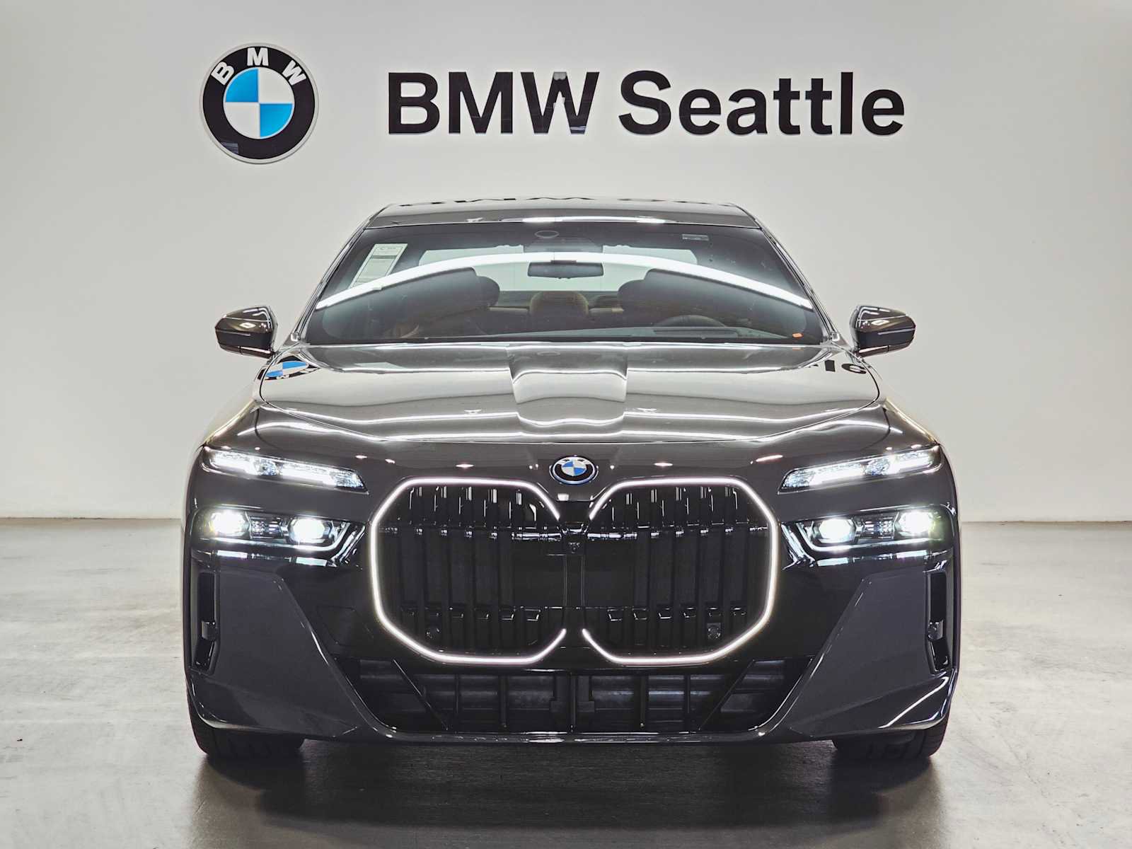 New 2026 BMW 750e xDrive w/ Executive Package image 6