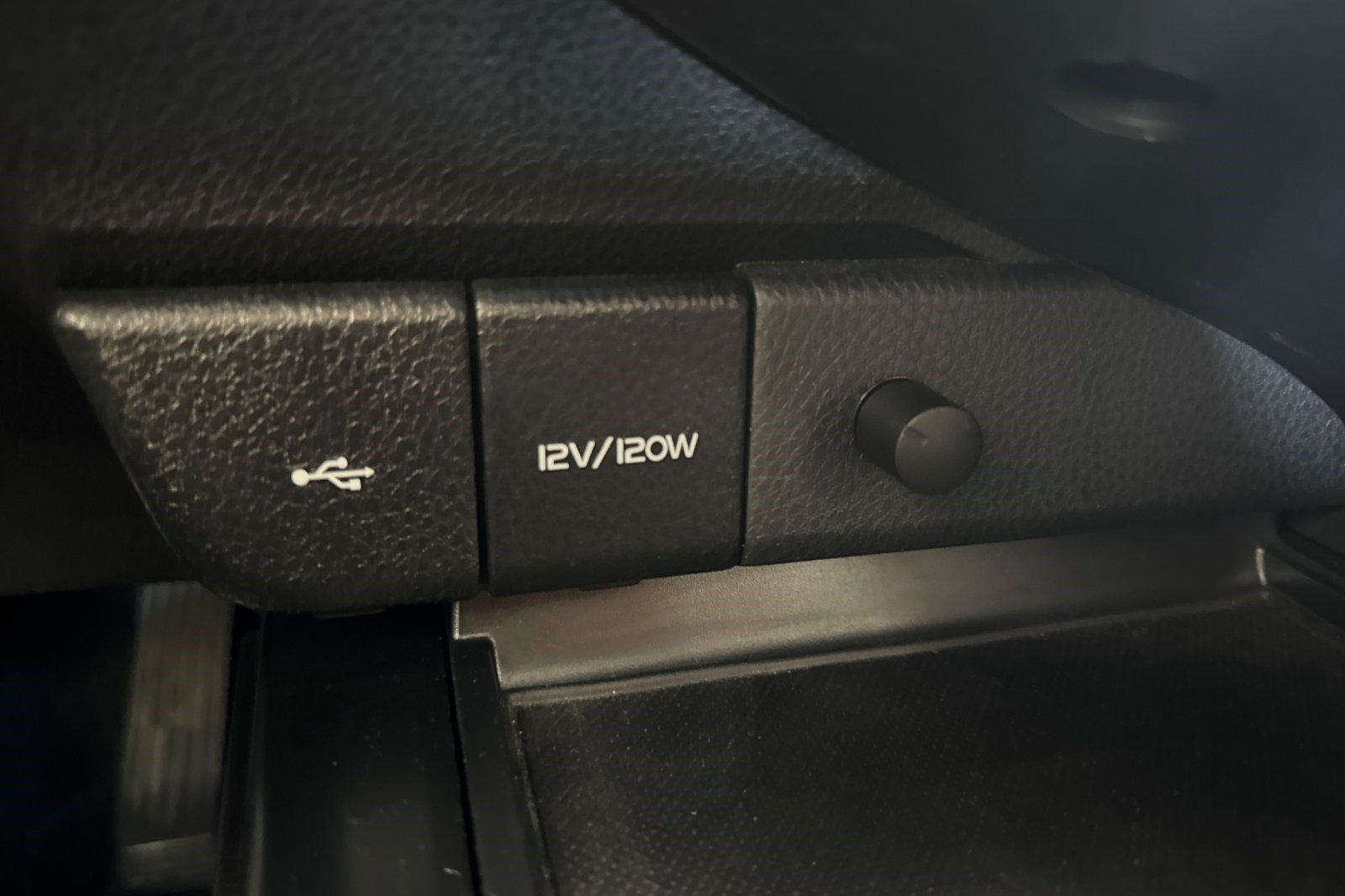 Used 2020 Toyota Camry LE FWD image 39