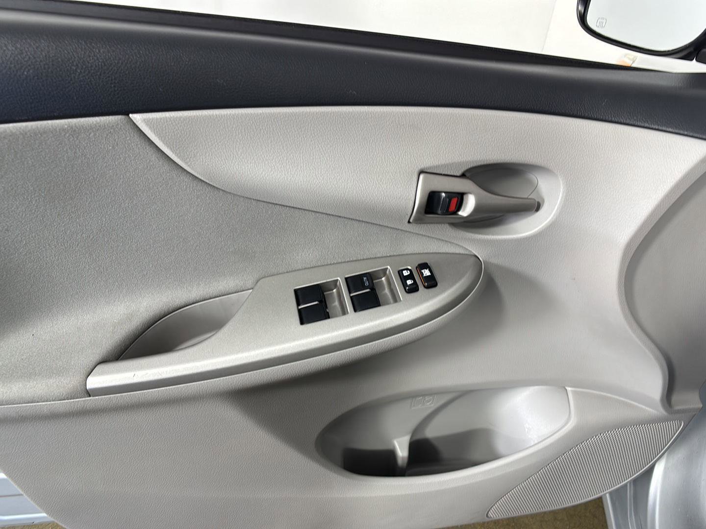 Used 2012 Toyota Corolla LE image 25