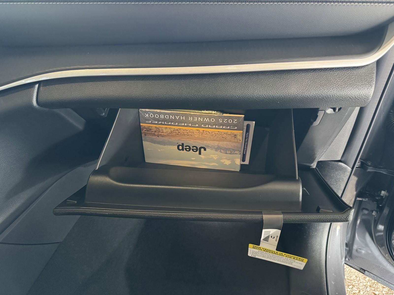 Used 2025 Jeep Grand Cherokee L Altitude image 41