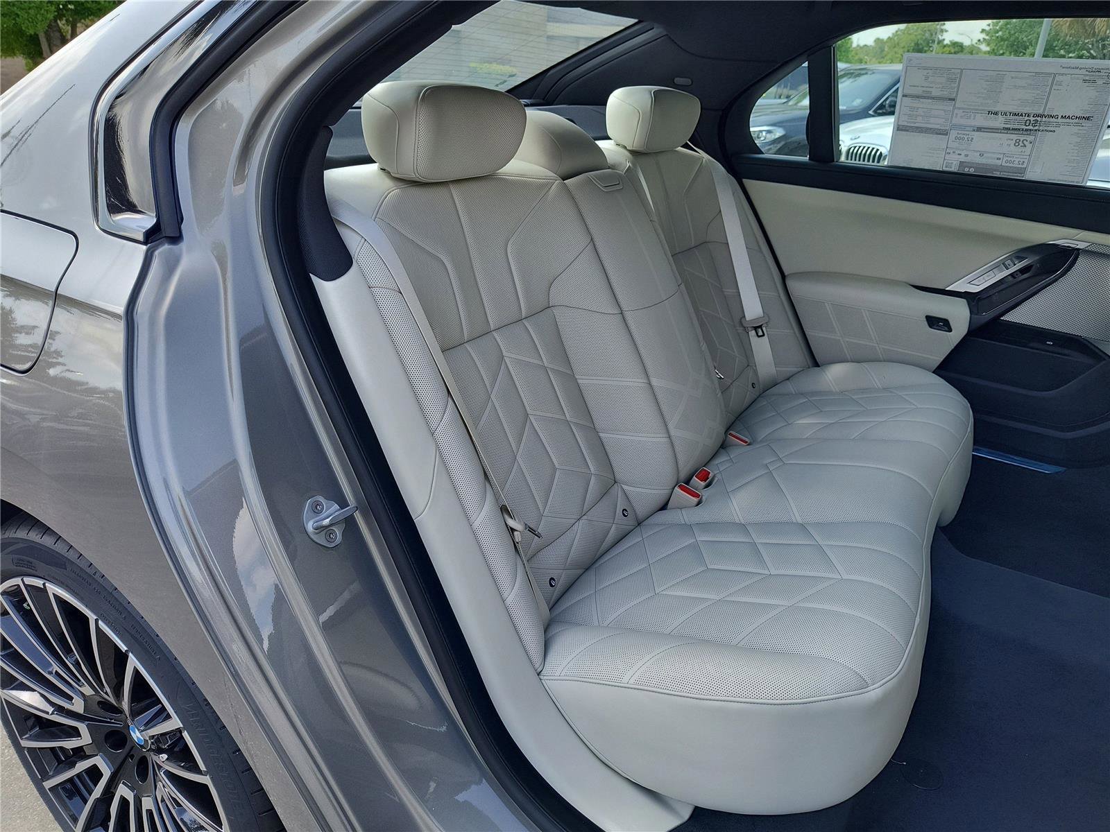 Used 2025 BMW 740i w/ Executive Package image 13