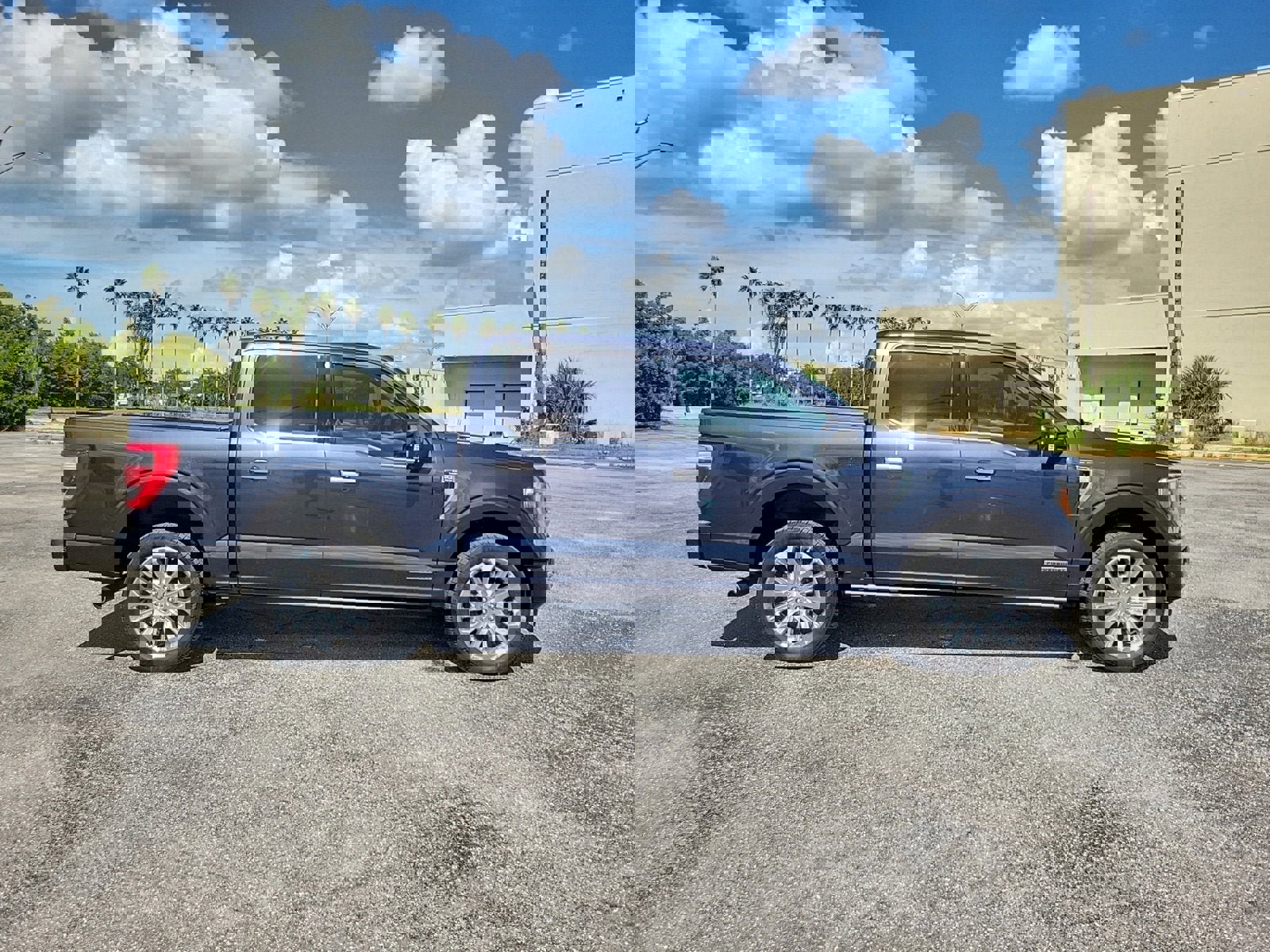 Used 2022 Ford F150 Limited image 4