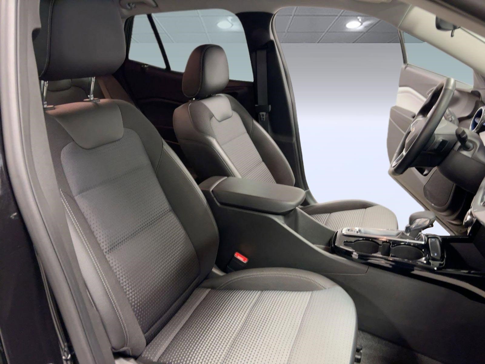 Certified 2025 Chevrolet Trax LT w/ LT Convenience Package image 31