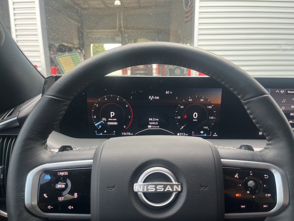 Used 2025 Nissan Armada SL image 11