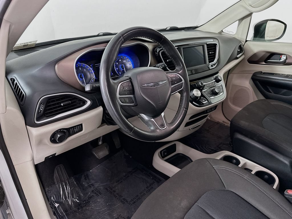 Certified 2023 Chrysler Voyager LX FWD image 16