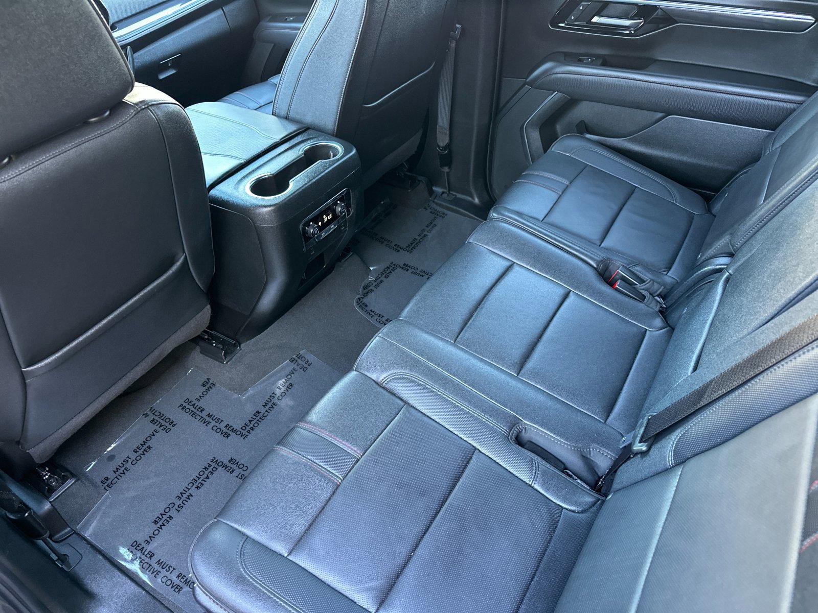 Used 2025 Chevrolet Suburban RST image 12