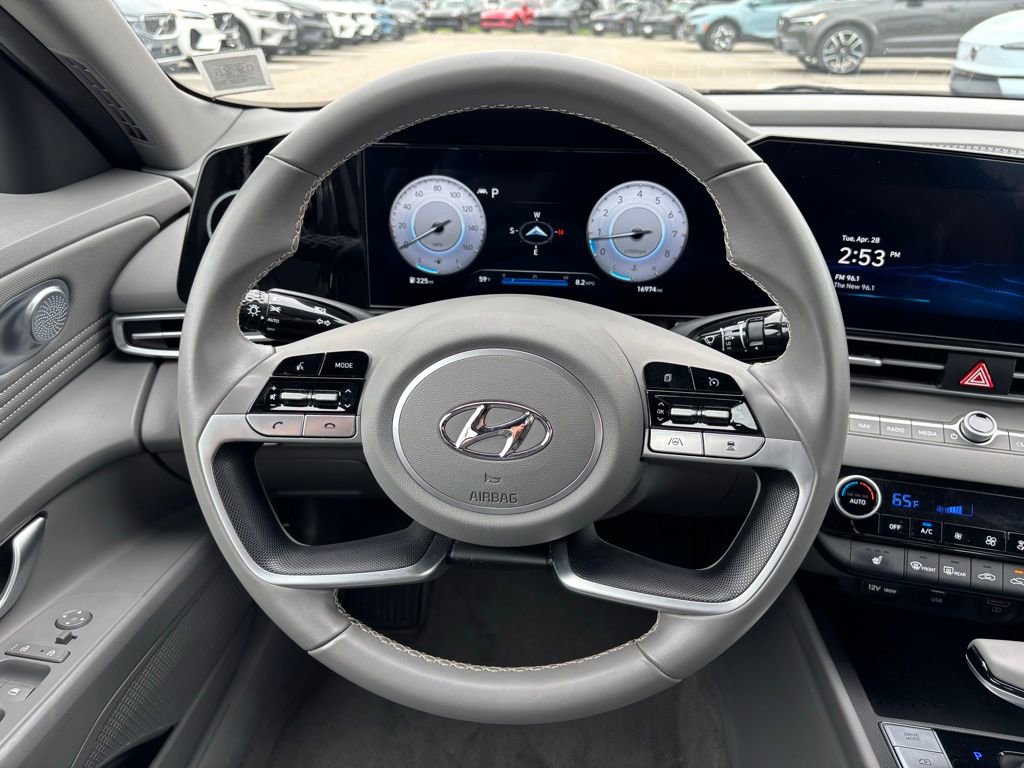 Used 2023 Hyundai Elantra SEL w/ Convenience Package FWD image 7