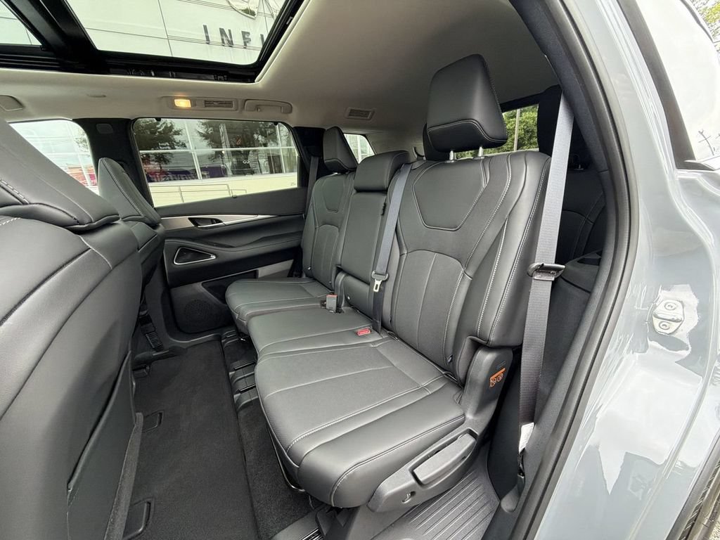 Certified 2026 INFINITI QX60 Luxe w/ Cargo Package AWD/4WD image 23
