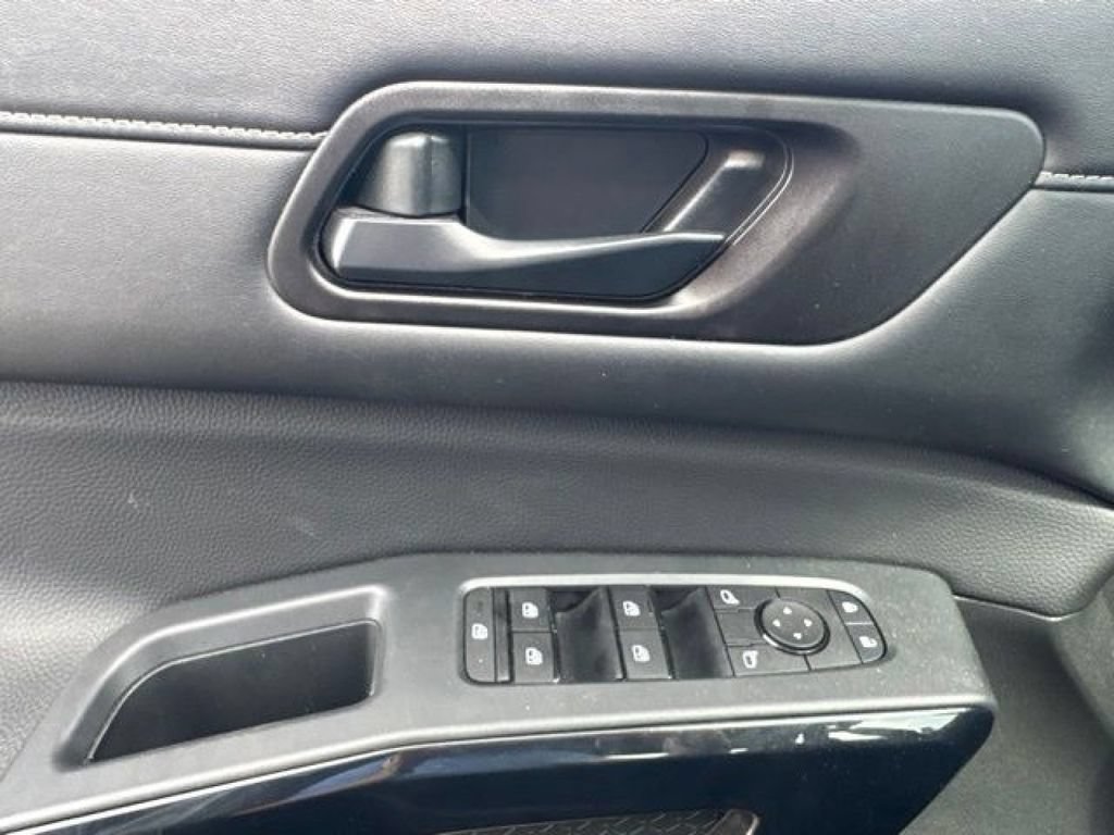 Used 2025 Nissan Pathfinder SV AWD/4WD image 41
