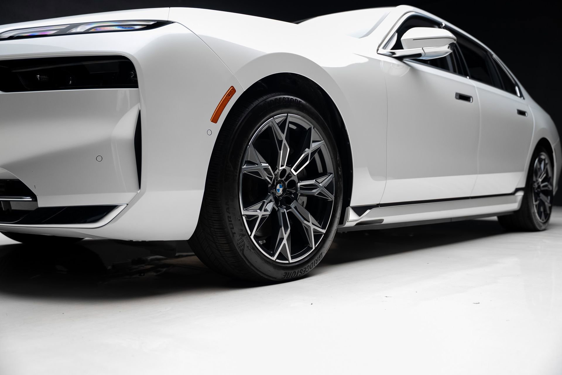 Used 2023 BMW i7 xDrive60 AWD/4WD image 76