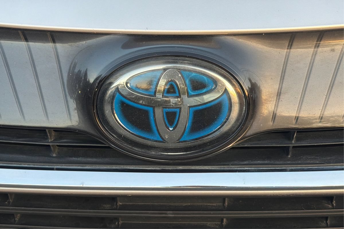 Used 2021 Toyota Venza LE AWD/4WD image 28