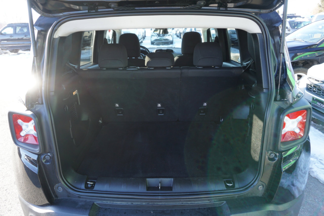 Used 2020 Jeep Renegade Latitude w/ Cold Weather Group image 6