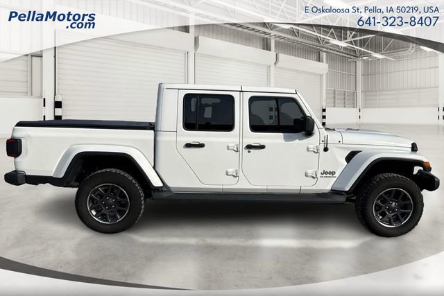 Used 2020 Jeep Gladiator Overland image 2