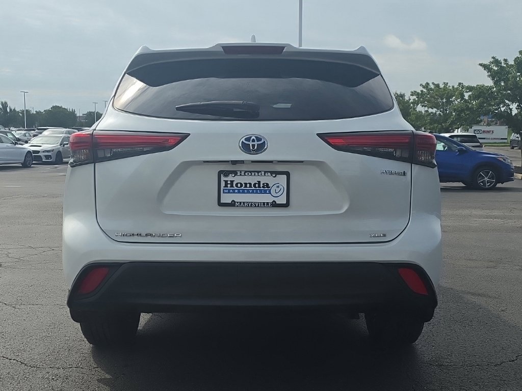 Used 2022 Toyota Highlander XLE AWD/4WD image 6