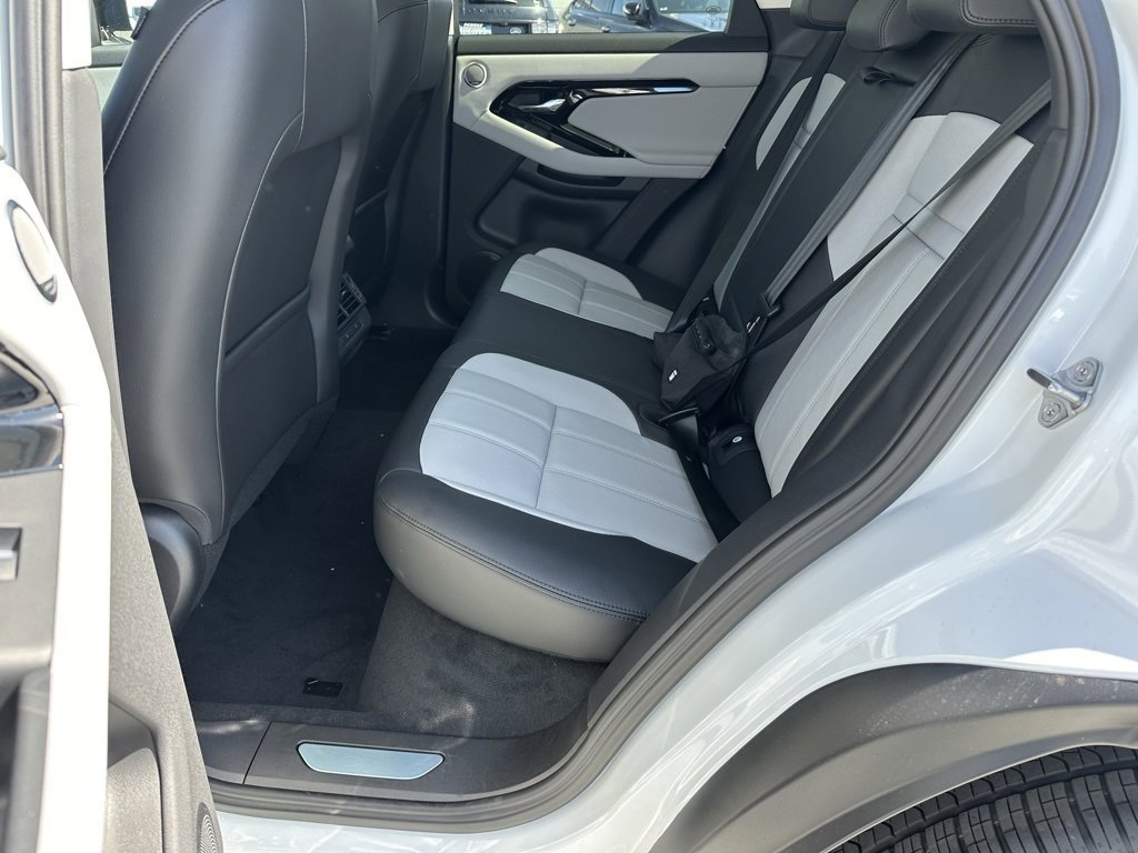 Used 2024 Land Rover Range Rover Evoque Dynamic SE image 26