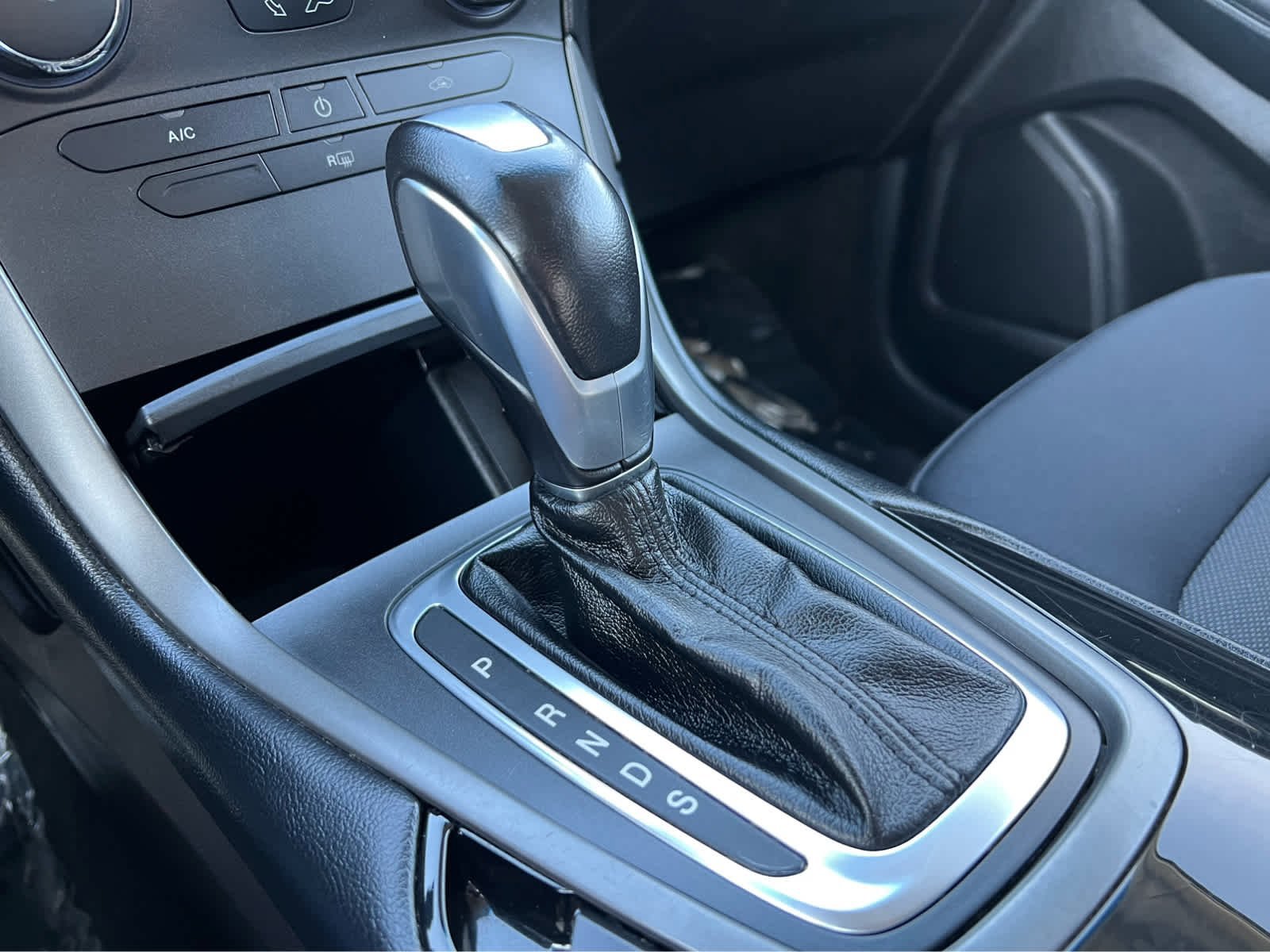 Used 2017 Ford Edge SE image 38