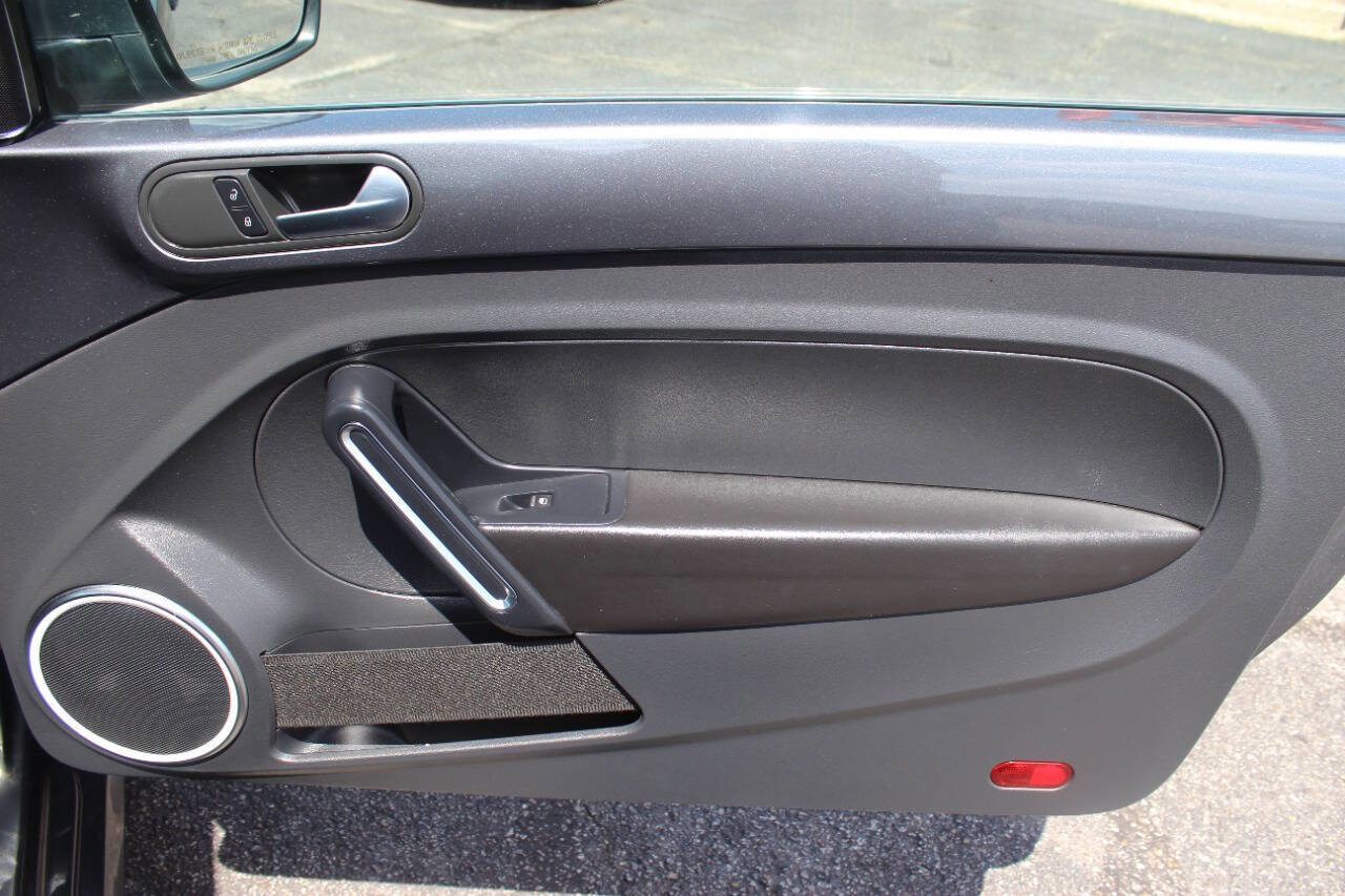 Used 2014 Volkswagen Beetle TDI image 10