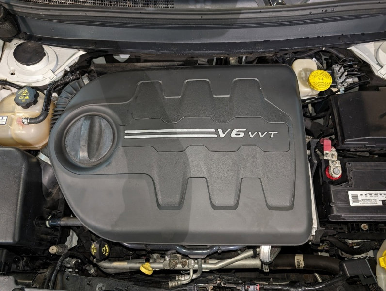 Used 2017 Jeep Cherokee Overland w/ Technology Group image 60