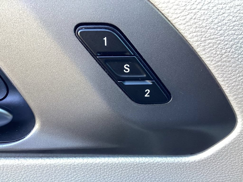 Used 2024 Chrysler Pacifica Touring-L FWD image 26