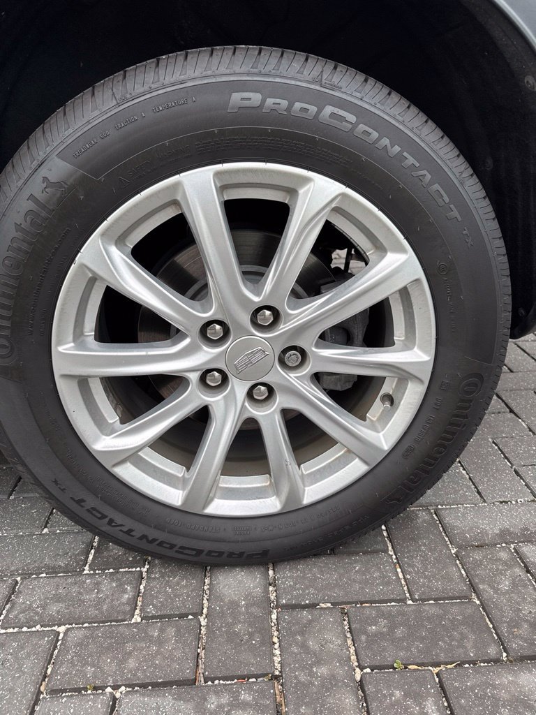 Used 2019 Cadillac XT4 Luxury w/ Cold Weather Package FWD image 5
