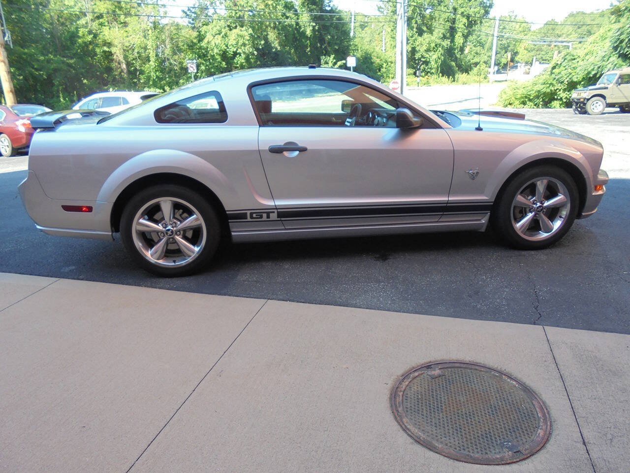 Used 2009 Ford Mustang GT RWD image 6