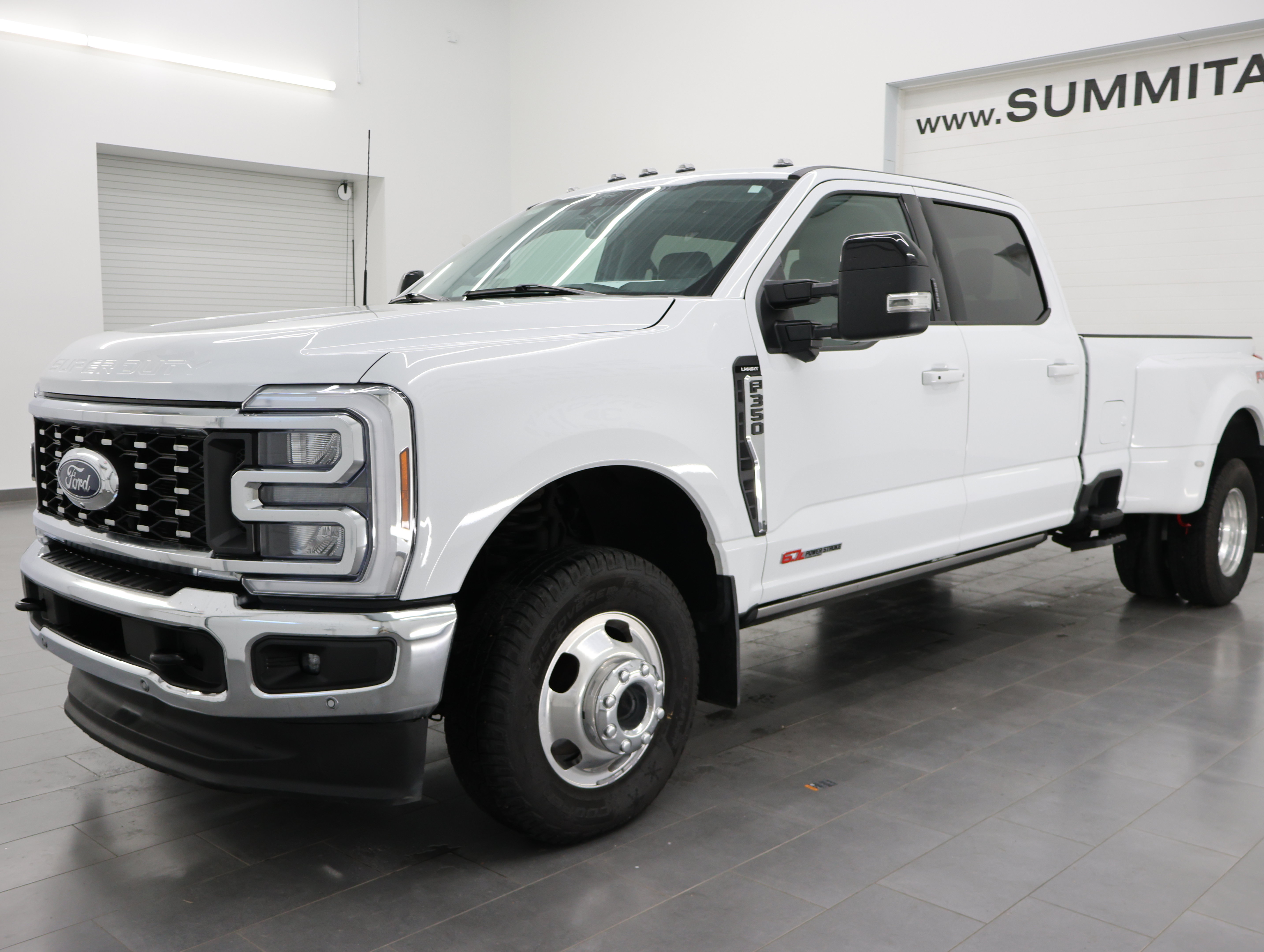 Used 2024 Ford F350 Lariat w/ Lariat Ultimate Package AWD/4WD image 7
