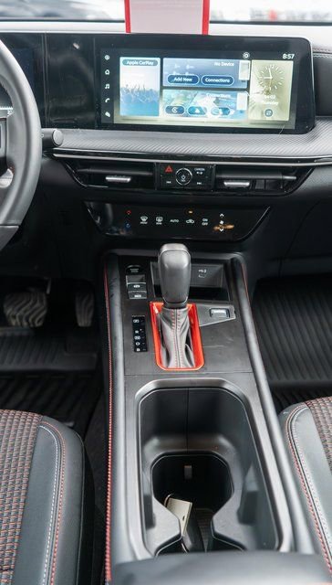 Certified 2025 Nissan Kicks SR image 15