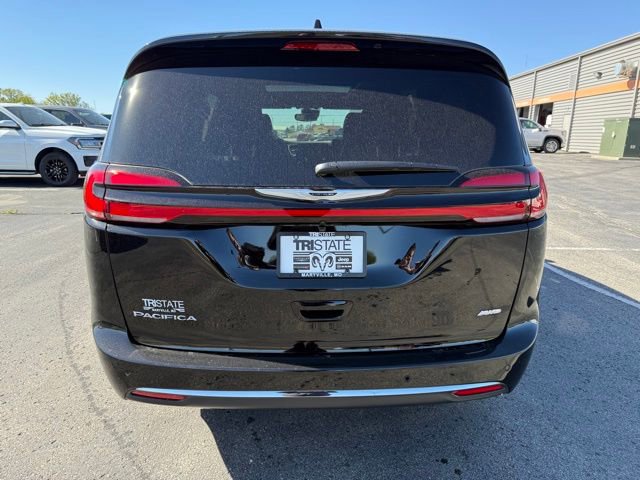 New 2026 Chrysler Pacifica Select image 5