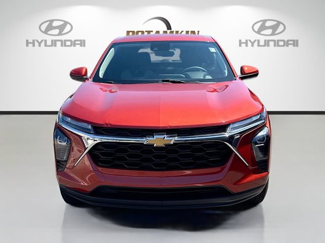 Used 2024 Chevrolet Trax LS w/ LS Convenience Package image 2