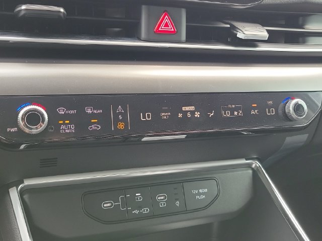 New 2027 Kia Carnival SX w/ Dark Edition Package FWD image 35
