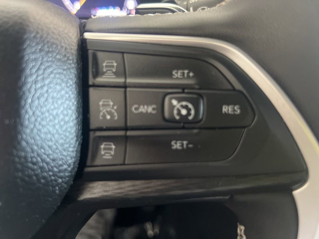 Used 2024 Jeep Grand Cherokee L Laredo image 40